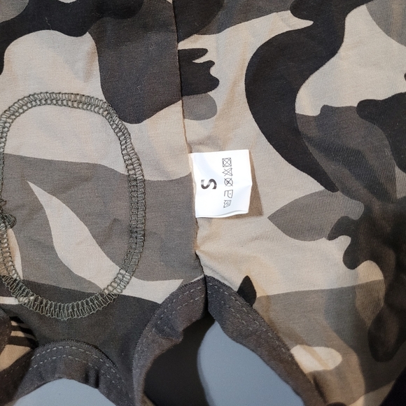 NEW Dog Shirt/PJ's~Camo~Small~Plastic Snaps - Picture 4 of 7